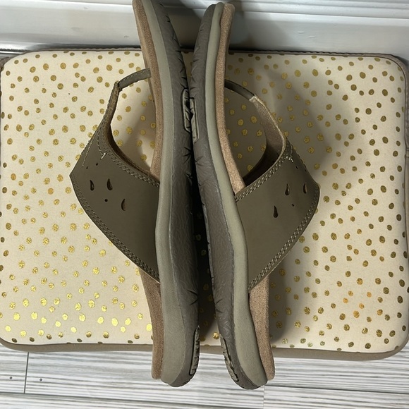 Tan Suede Padded Thong Sandals SZ 9 - Picture 2 of 5